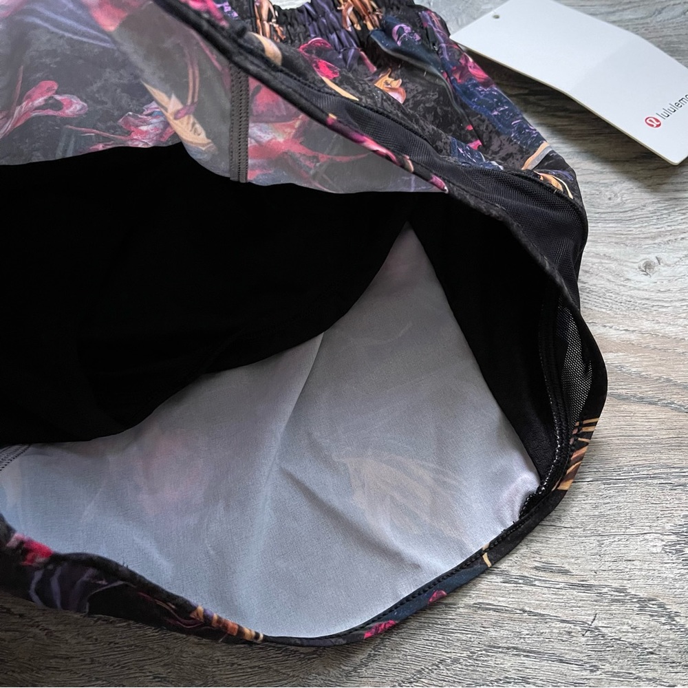 Lululemon Black Watercolor Hotty Hot Lululemon Shorts size 8 Women New with Tags - Picture 7 of 15
